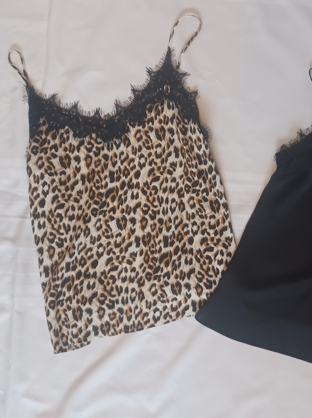 Set Of 2 Camis 1 Leopard Print 1 Solid Black Lace-Trim Cami Tops Medium Feminine